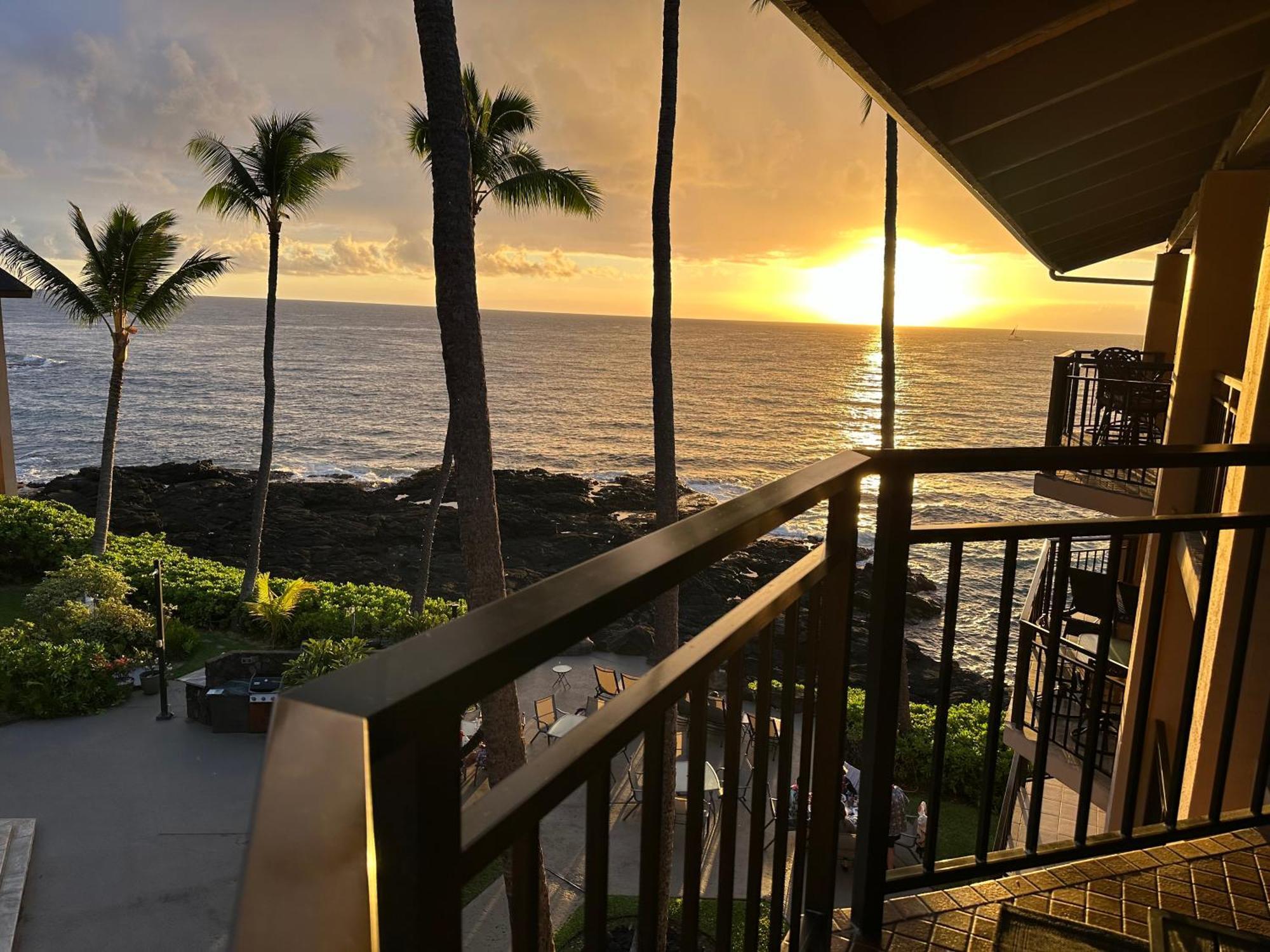 Oceanfront Penthouse With Loft Apartment Kailua-Kona Exterior photo